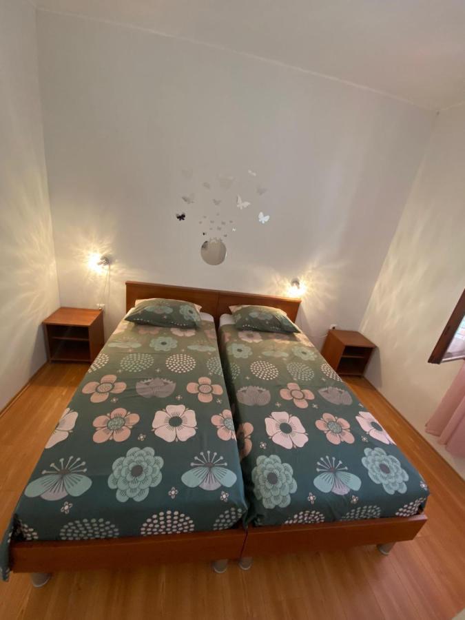 Apartmani Milka Vrsi Εξωτερικό φωτογραφία